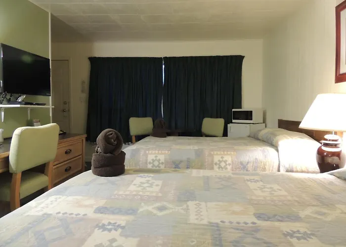 100 Mile Motel & Rv Park