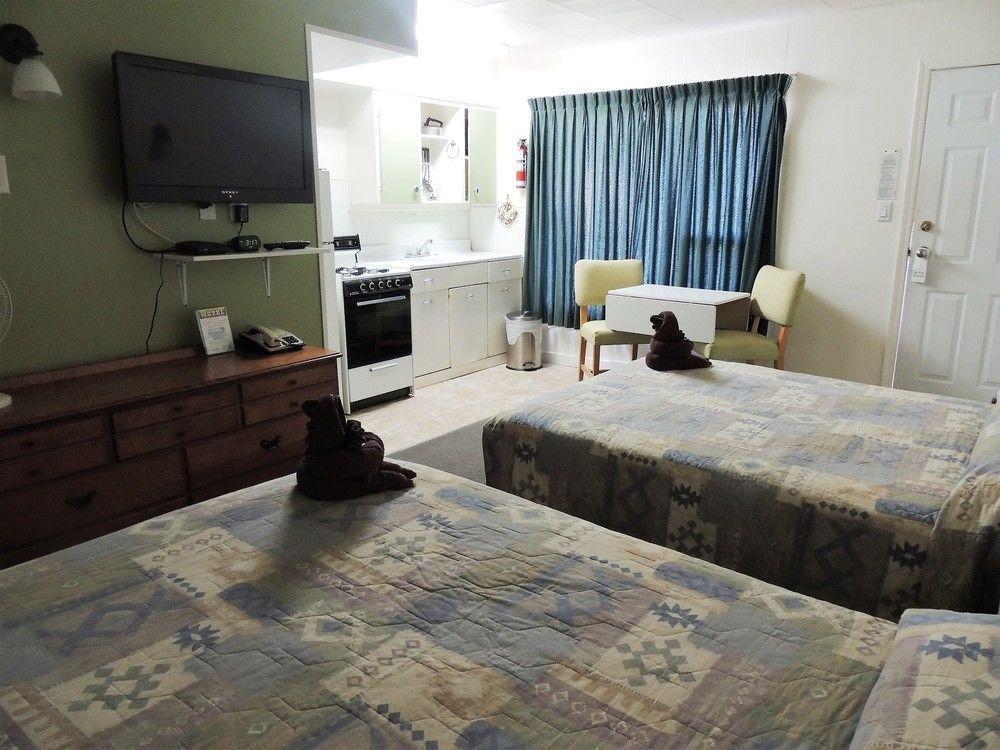 100 Mile & Rv Park Motel 100 Mile House