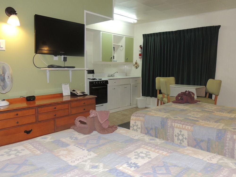 100 Mile & Rv Park Motel