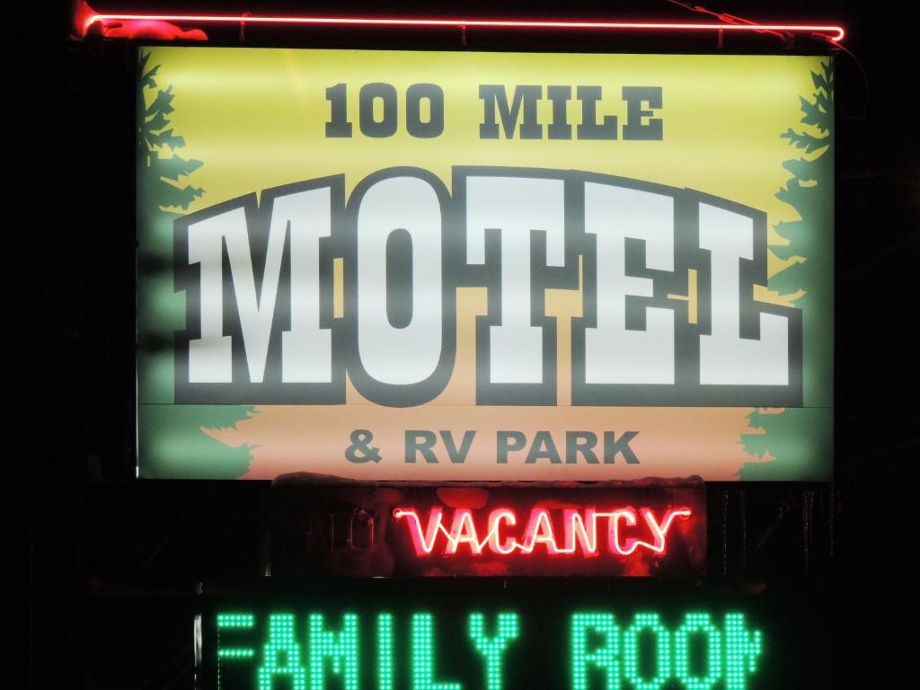Motel 100 Mile & Rv Park