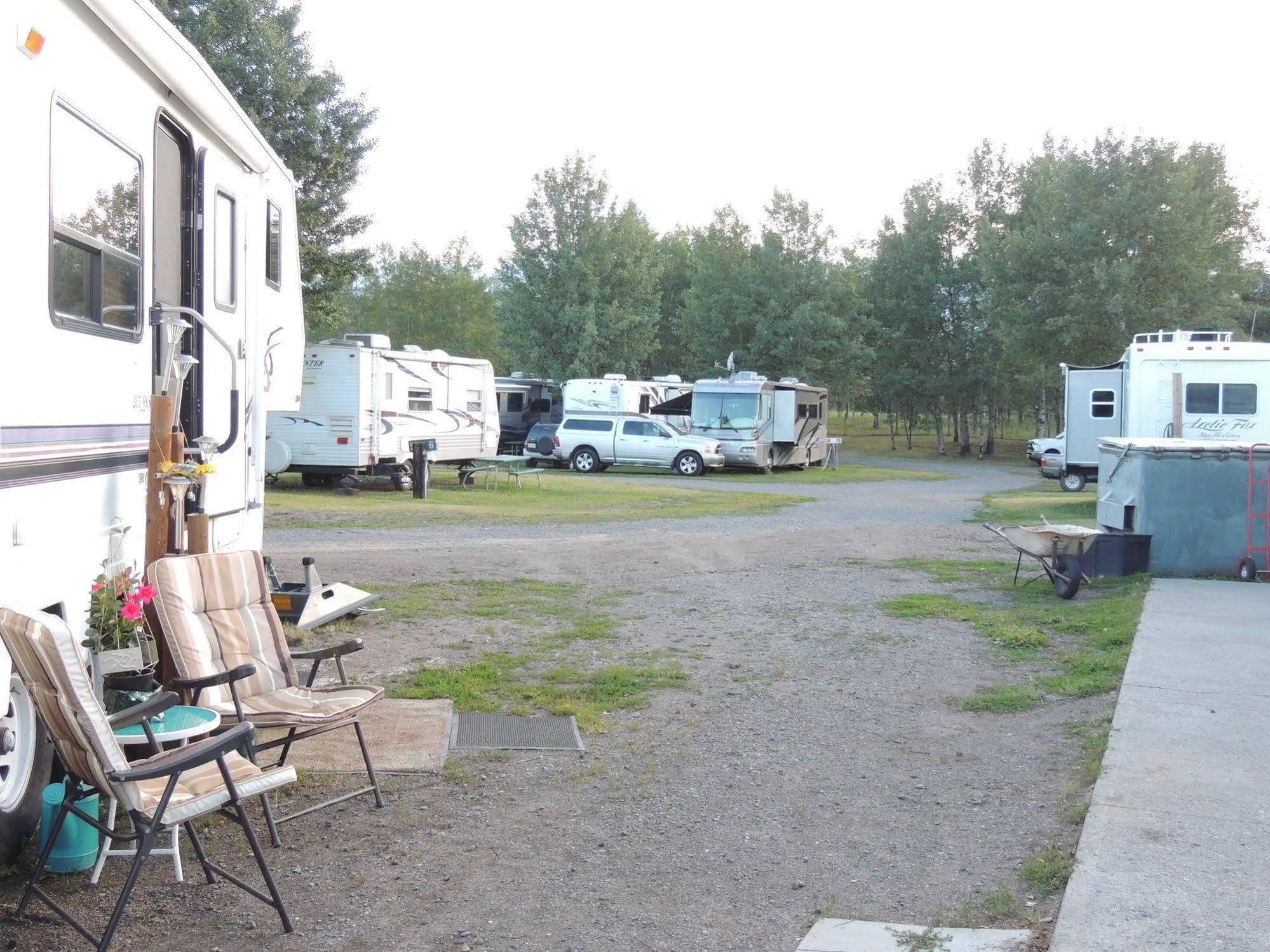Motel 100 Mile & Rv Park 3*
