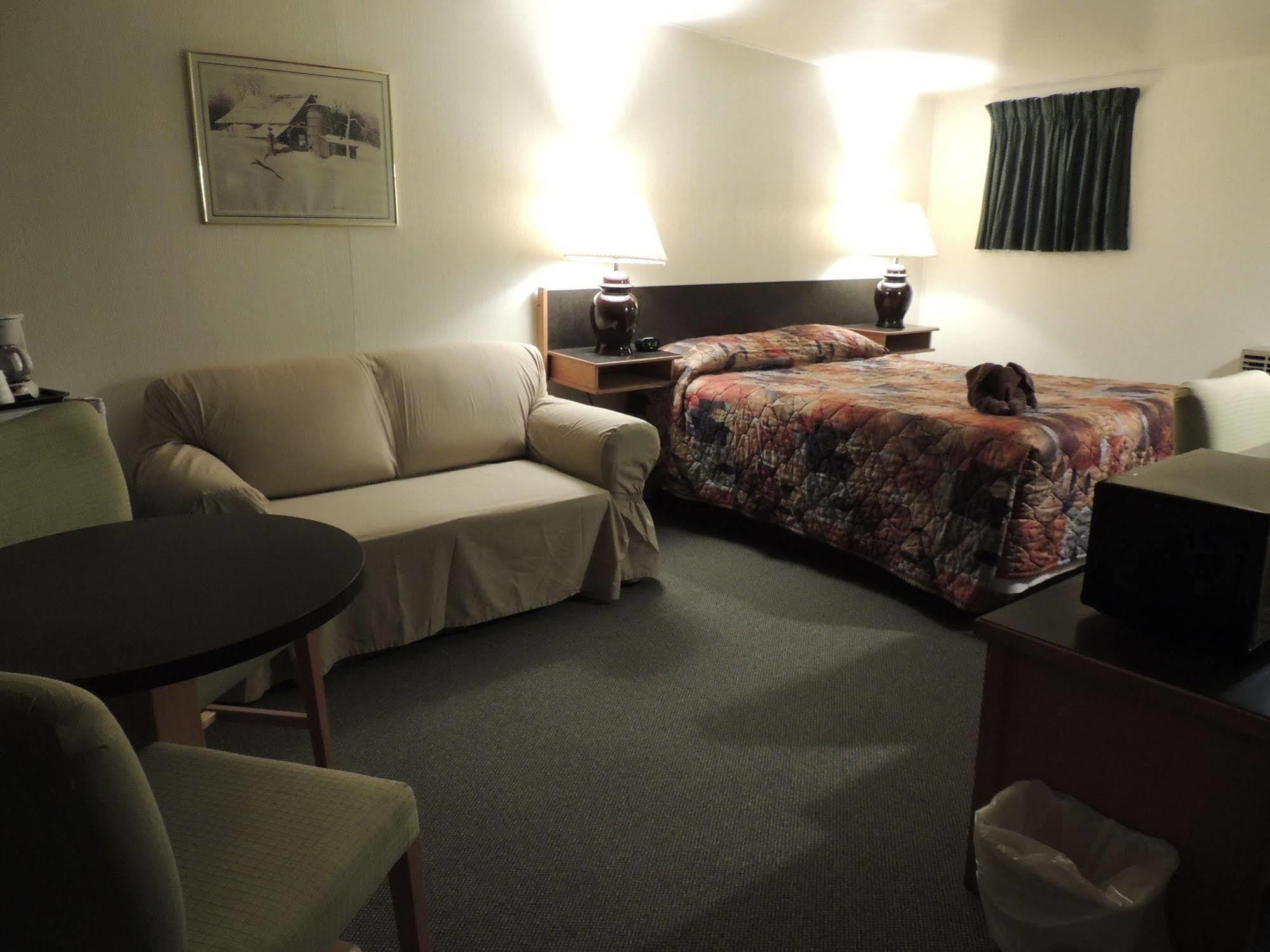 100 Mile & Rv Park