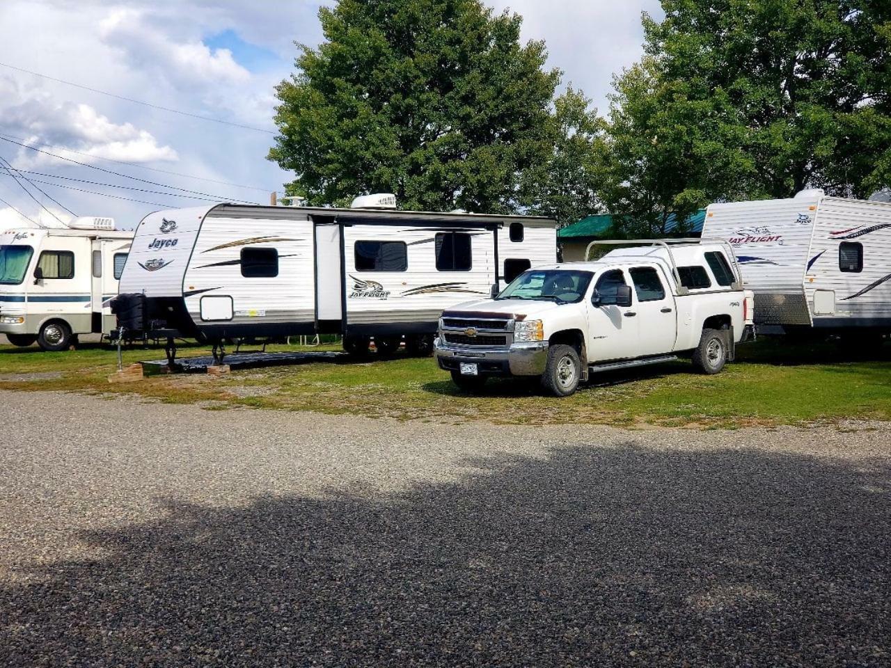 Motel 100 Mile & Rv Park 3*