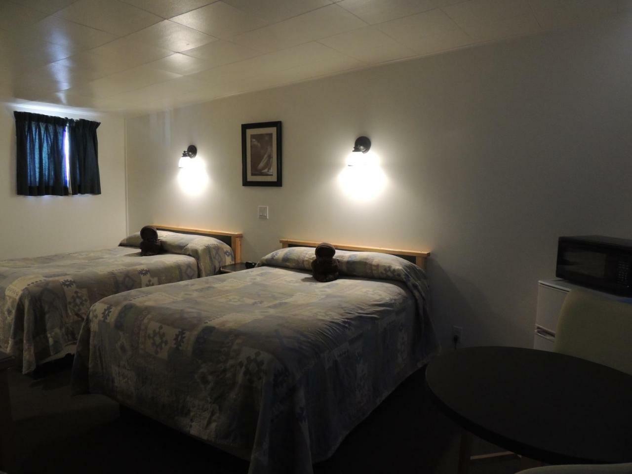 100 Mile & Rv Park 3*