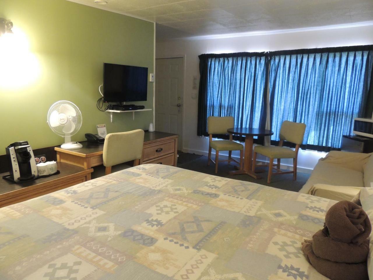 100 Mile & Rv Park Motel 100 Mile House