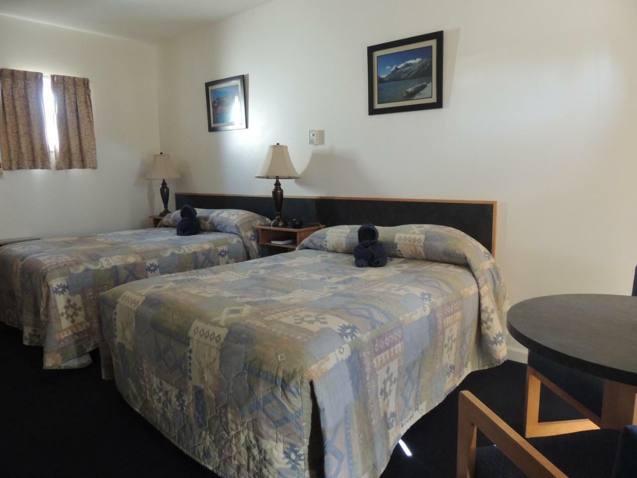 100 Mile & Rv Park Motel