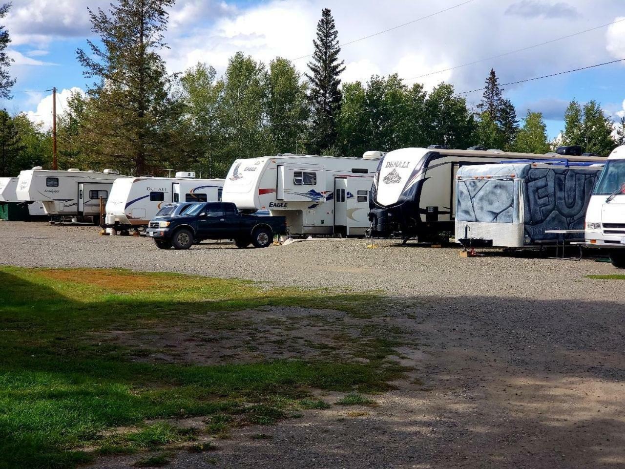 100 Mile & Rv Park 3*